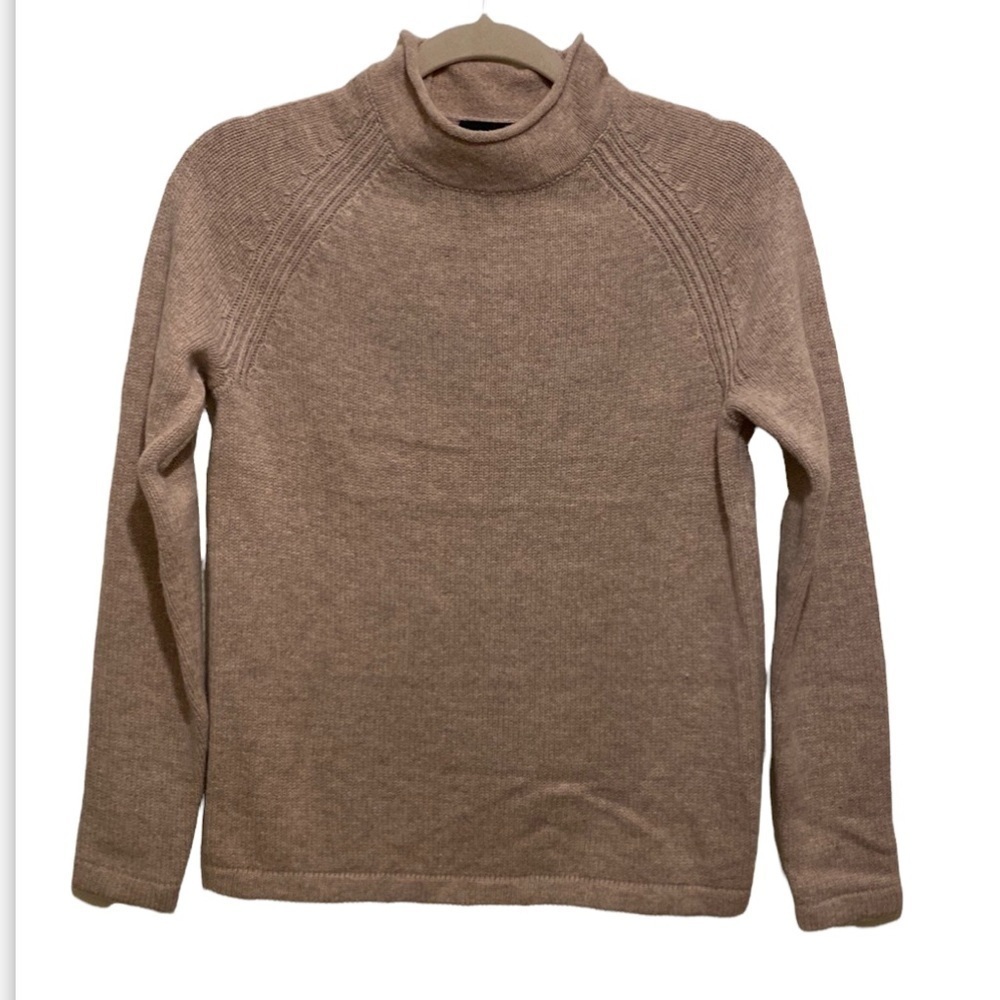J. Crew 60% merino wool sweater in perfect condition. Size Xxs.